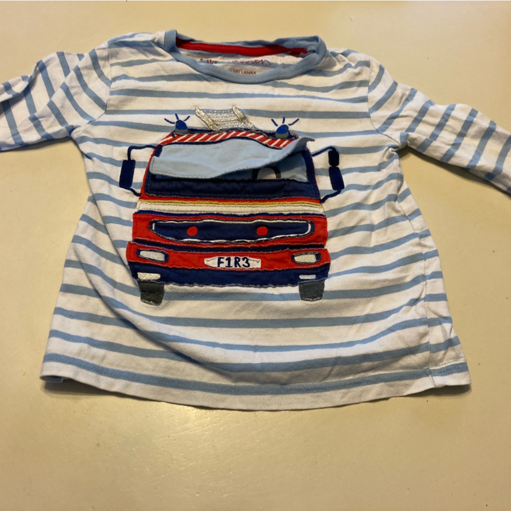 Mini Boden appliqué fire truck with lift flap surprise long sleeve 5-6y.